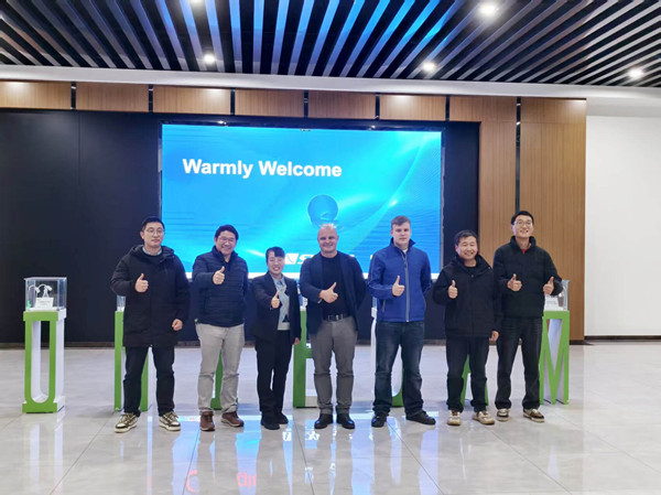 Erresuma Batuko Bezeroen Fabrikaren Ikuskaritza arrakastaz burutu da, produktuaren pertsonalizazio esklusiboa adostuta